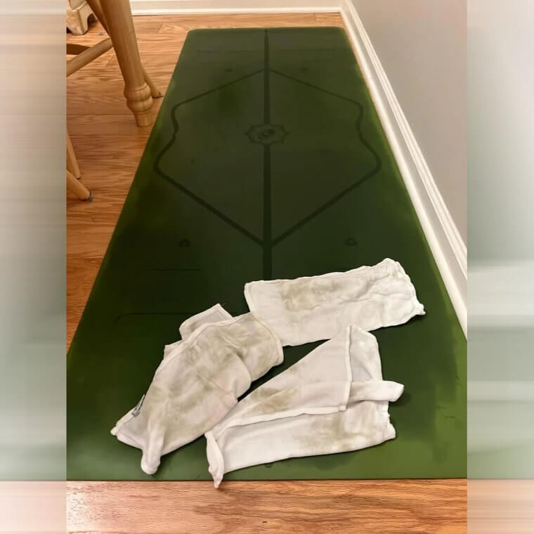 Use Vinegar To Clean Yoga Mats