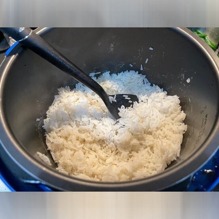 Add A Dash Of Vinegar For More Fluffy Rice