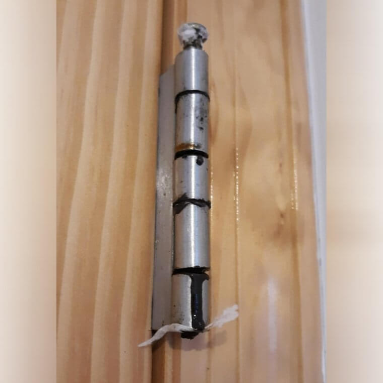 Grease Rusty Door Hinges