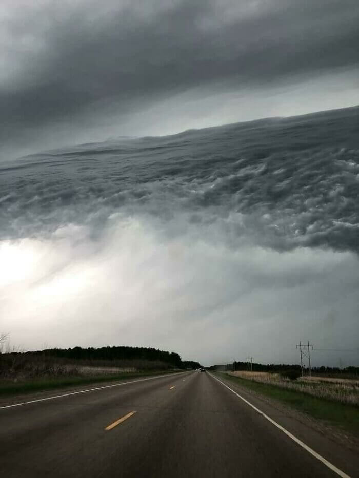 A Cloud Formation That Looks Just Like A Turbulent Ocean
