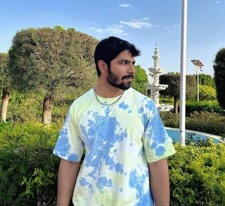 Add Some Color to Your Closet by Tie-Dying Shirts