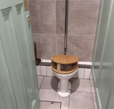 The Best Way to Warn People There's No Toilet Paper