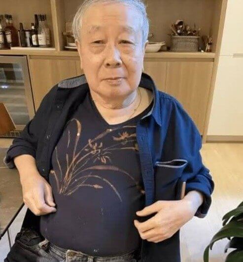 Save Your Shirts by Transforming Bleach Stains Into Artistic Designs
