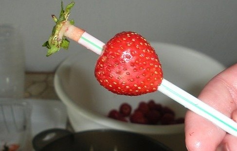 Use a Straw to Remove a Strawberry Stem