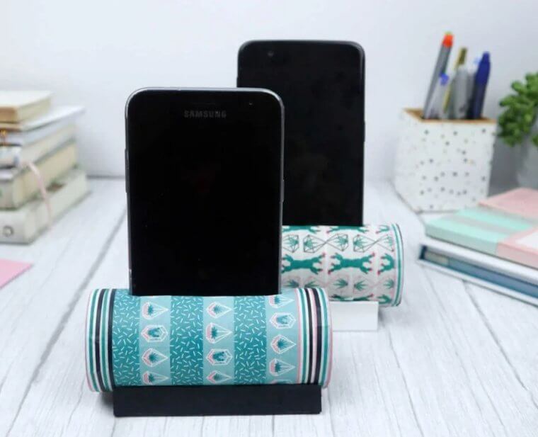 Make a Smartphone Holder Out of a Toilet Paper Roll