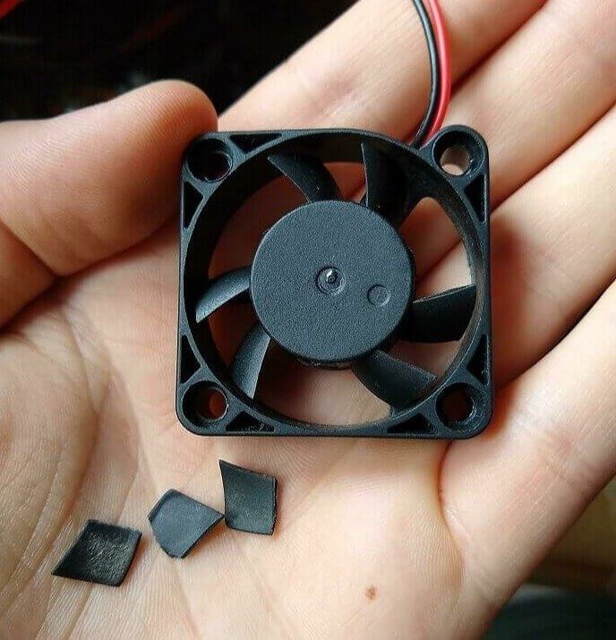 After One Blade Broke, They Intentionally Took off More to Make the Fan Balanced