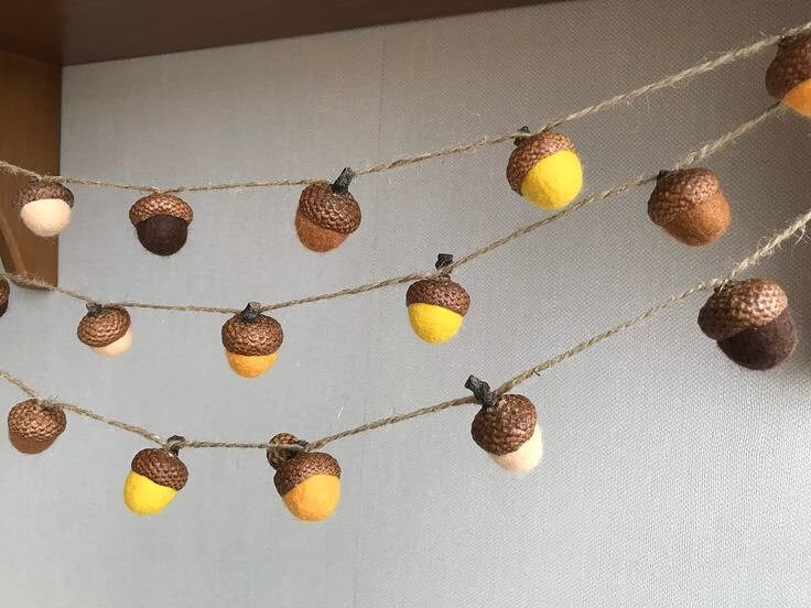 Create Your Own Garland With Acorns