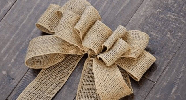 Throw a Sustainable Christmas Party and Use Burlap Fabric