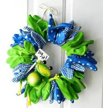 Use Garden Gloves to Make a Wreath